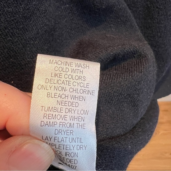 TRAVELSMITH Turtleneck Sweater. Lightweight travel ready easy care.Size 2X.Black - Picture 7 of 7